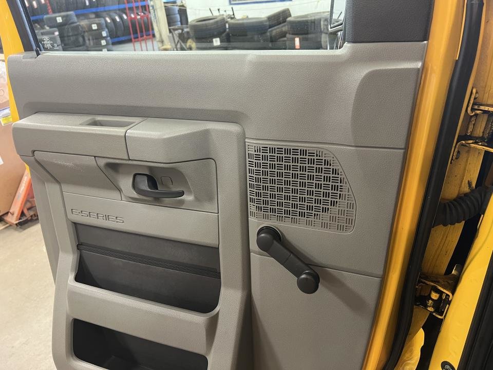 2017 Ford E-450 Super renforcé 176 po DRW in Boucherville, Quebec - 17 - w1024h768px