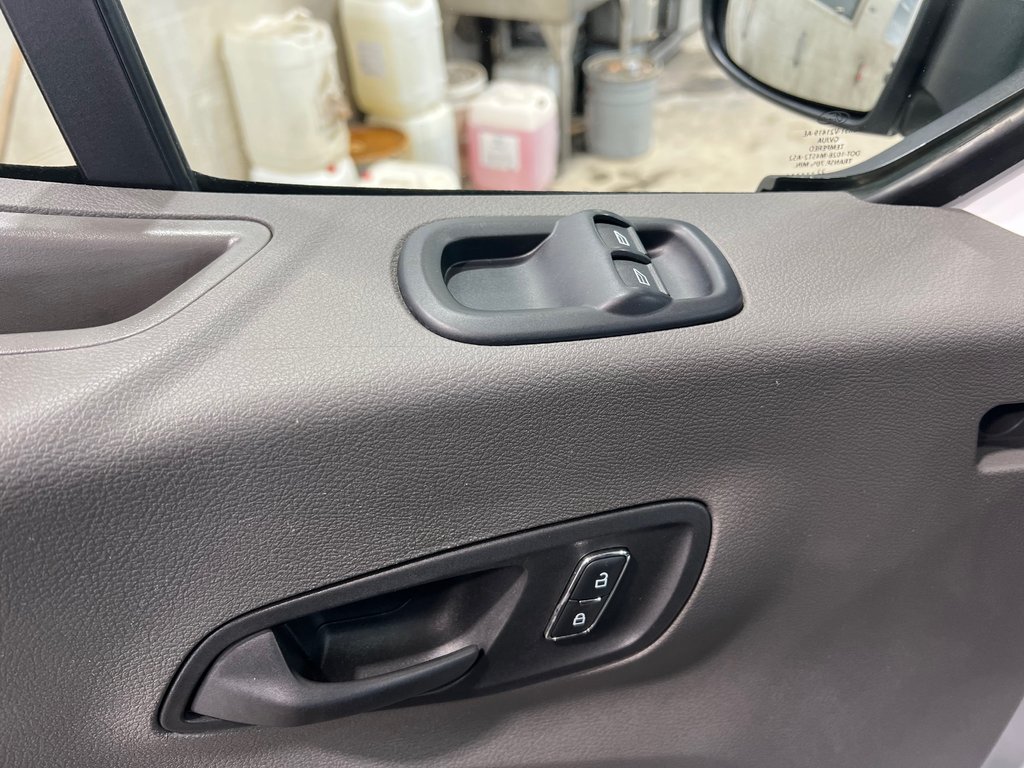 2022 Ford E-Transit Cargo Van 350 E-Transit in Boucherville, Quebec - 12 - w1024h768px