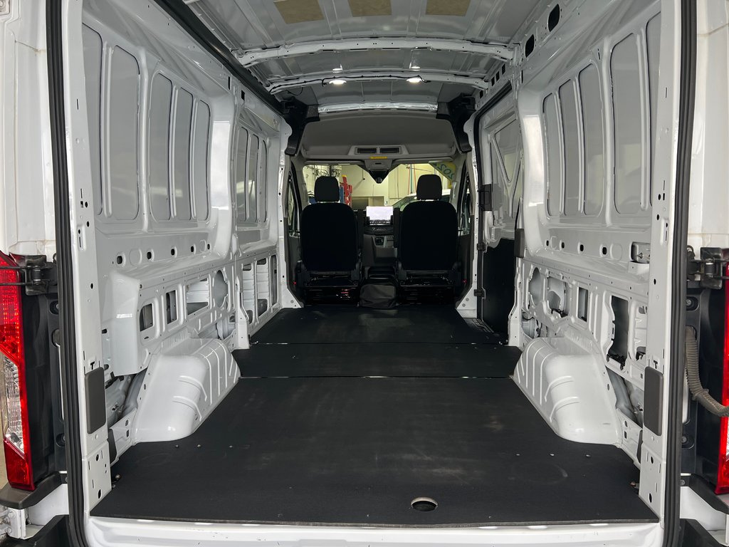 2022 Ford E-Transit Cargo Van 350 E-Transit in Boucherville, Quebec - 7 - w1024h768px