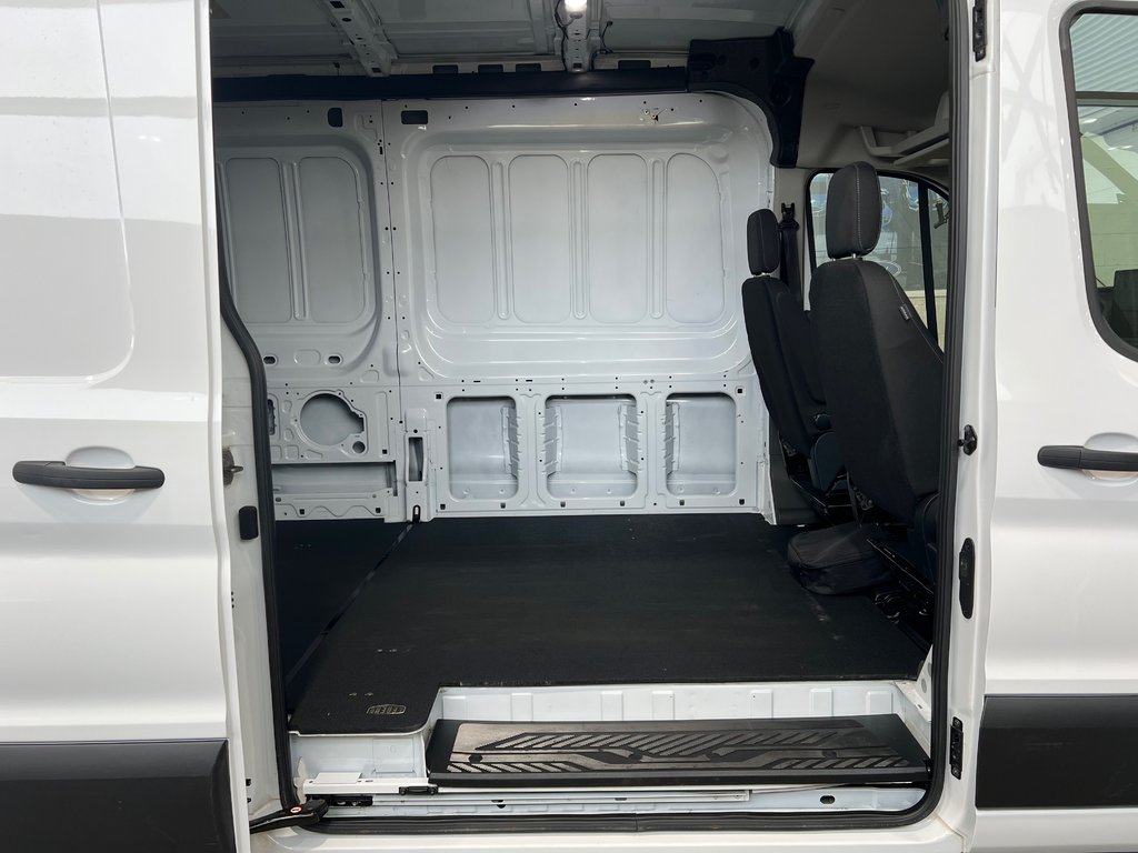 2022 Ford E-Transit Cargo Van 350 E-Transit in Boucherville, Quebec - 14 - w1024h768px