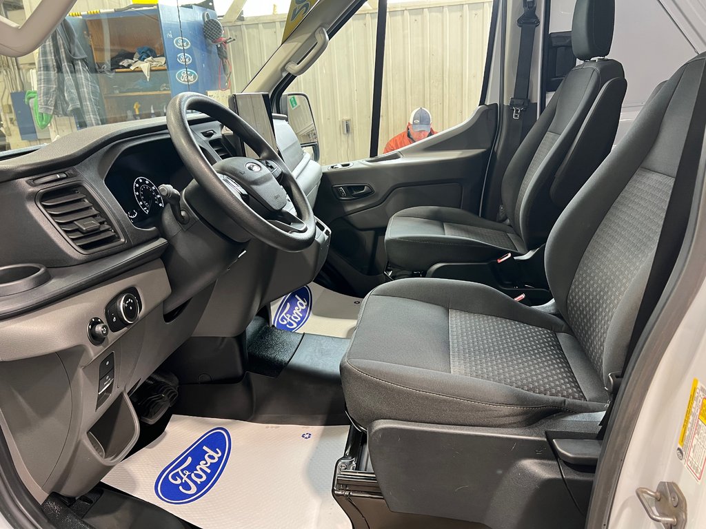 2022 Ford E-Transit Cargo Van 350 E-Transit in Boucherville, Quebec - 8 - w1024h768px