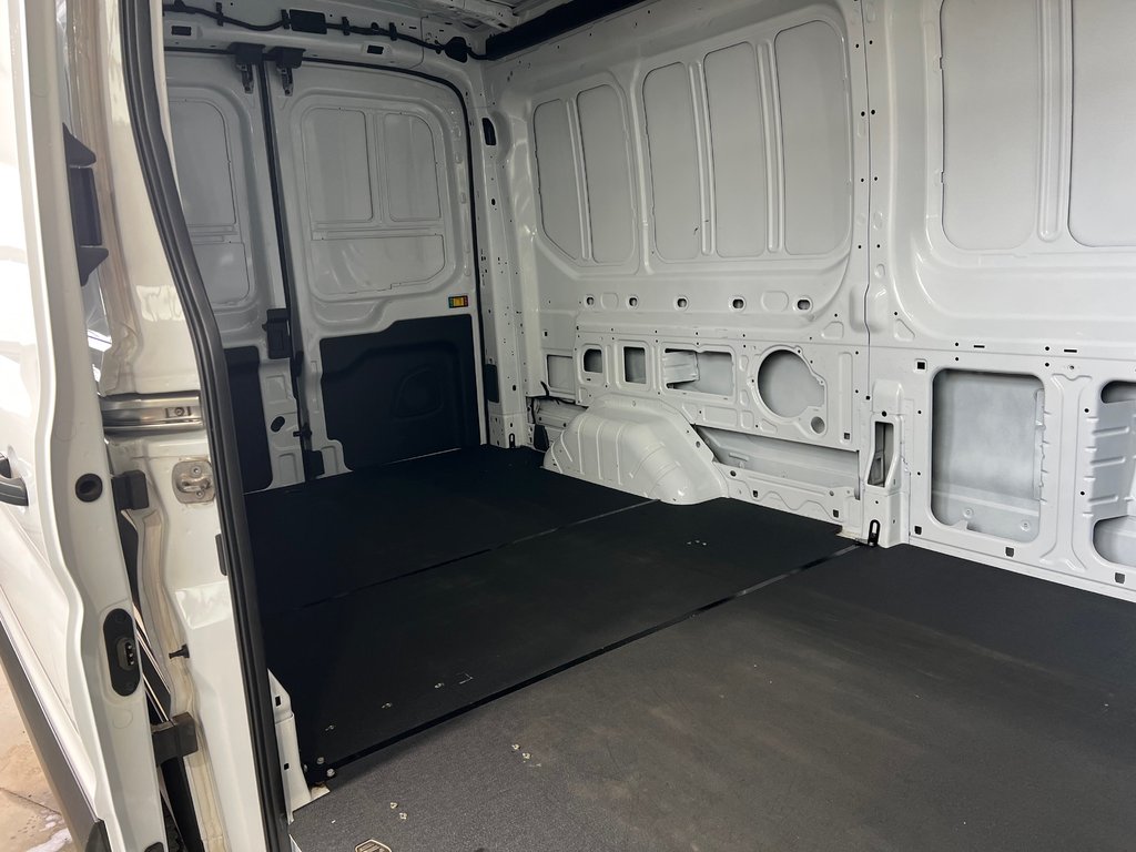 2022 Ford E-Transit Cargo Van 350 E-Transit in Boucherville, Quebec - 16 - w1024h768px