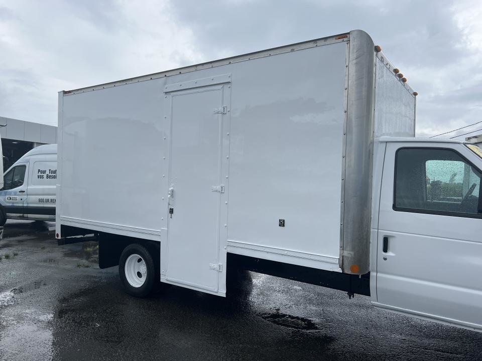 2011 Ford Econoline E-450 Super renforcé 158 po DRW in Boucherville, Quebec - 5 - w1024h768px