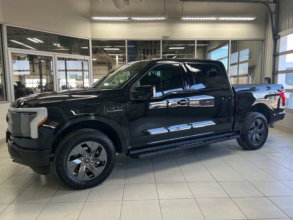 2023 Ford F-150 Lightning Lariat full in Boucherville, Quebec - 2 - w1024h768px