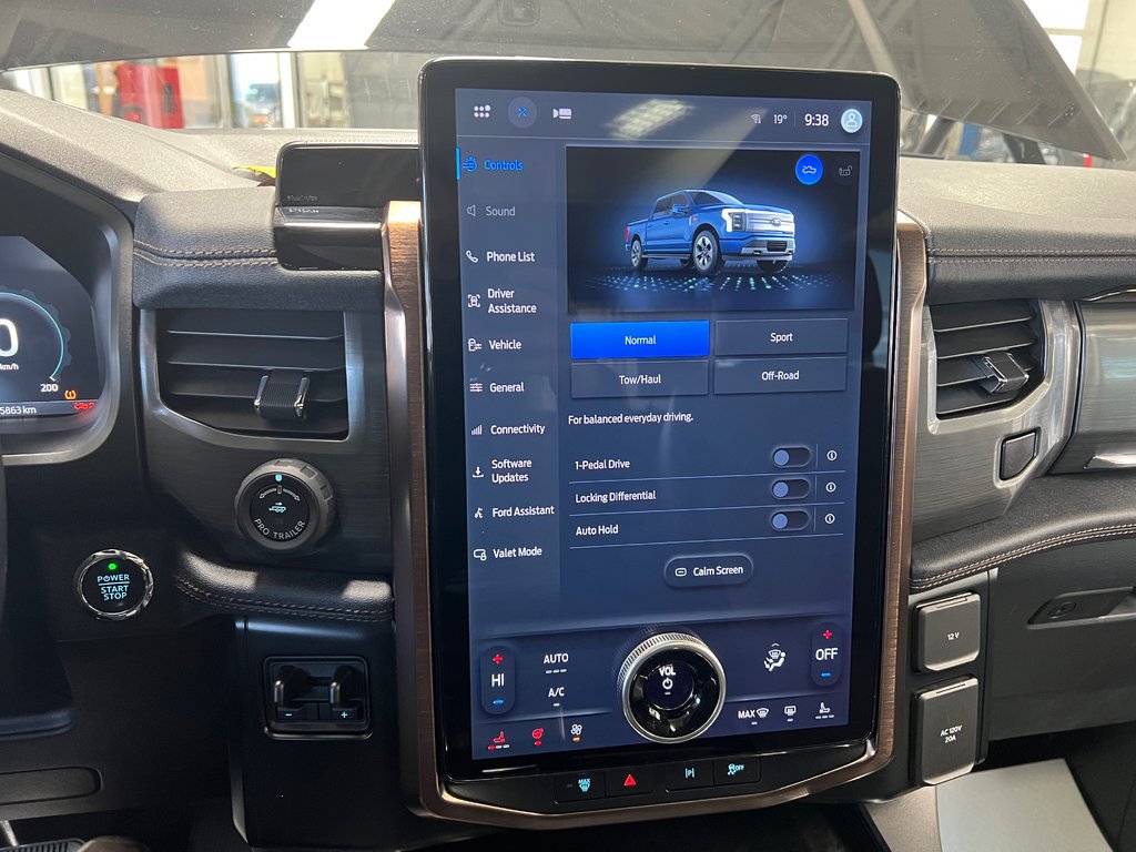 2023 Ford F-150 Lightning Lariat full in Boucherville, Quebec - 11 - w1024h768px