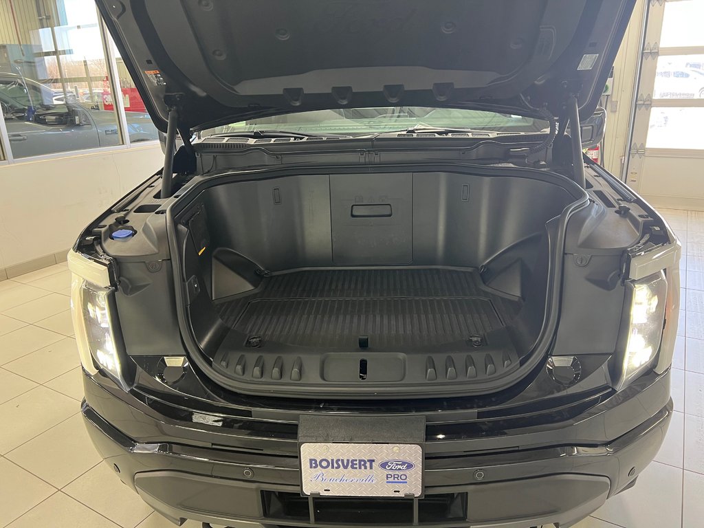 2023 Ford F-150 Lightning Lariat full in Boucherville, Quebec - 16 - w1024h768px