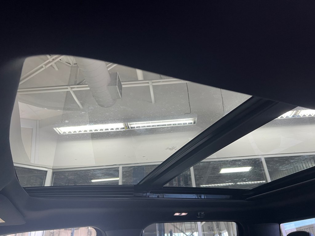 2023 Ford F-150 Lightning Lariat full in Boucherville, Quebec - 9 - w1024h768px