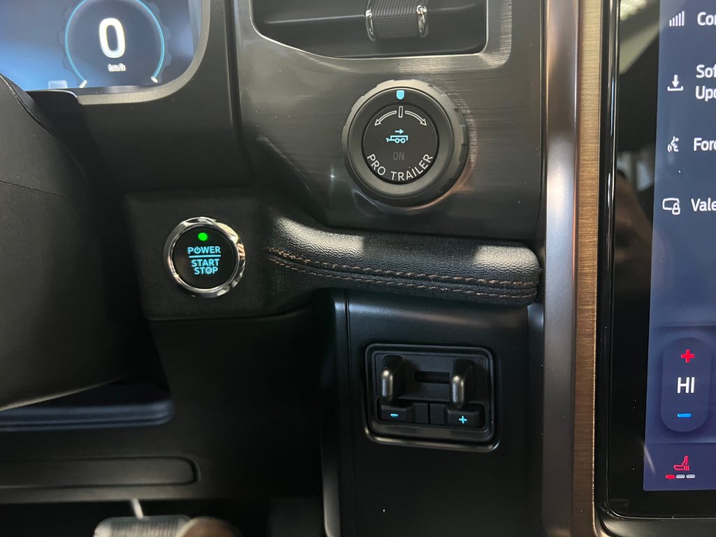 2023 Ford F-150 Lightning Lariat full in Boucherville, Quebec - 12 - w1024h768px