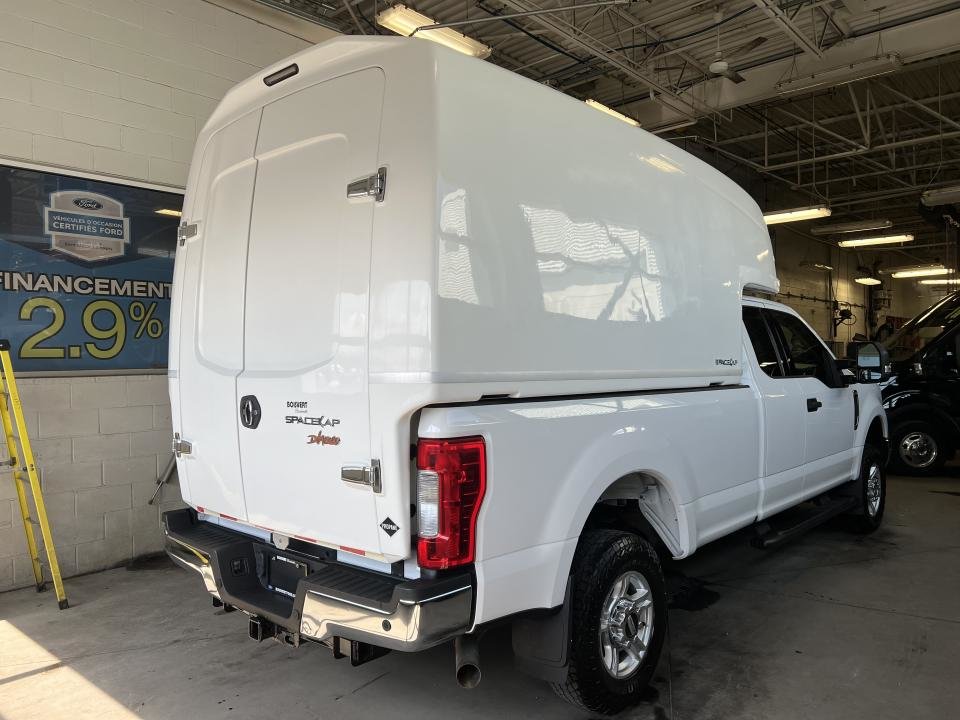 2017 Ford F-250 XLT cabine double 4RM 164 PO in Boucherville, Quebec - 9 - w1024h768px