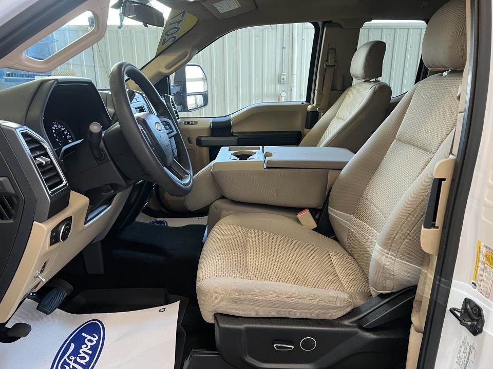2017 Ford F-250 XLT cabine double 4RM 164 PO in Boucherville, Quebec - 17 - w1024h768px