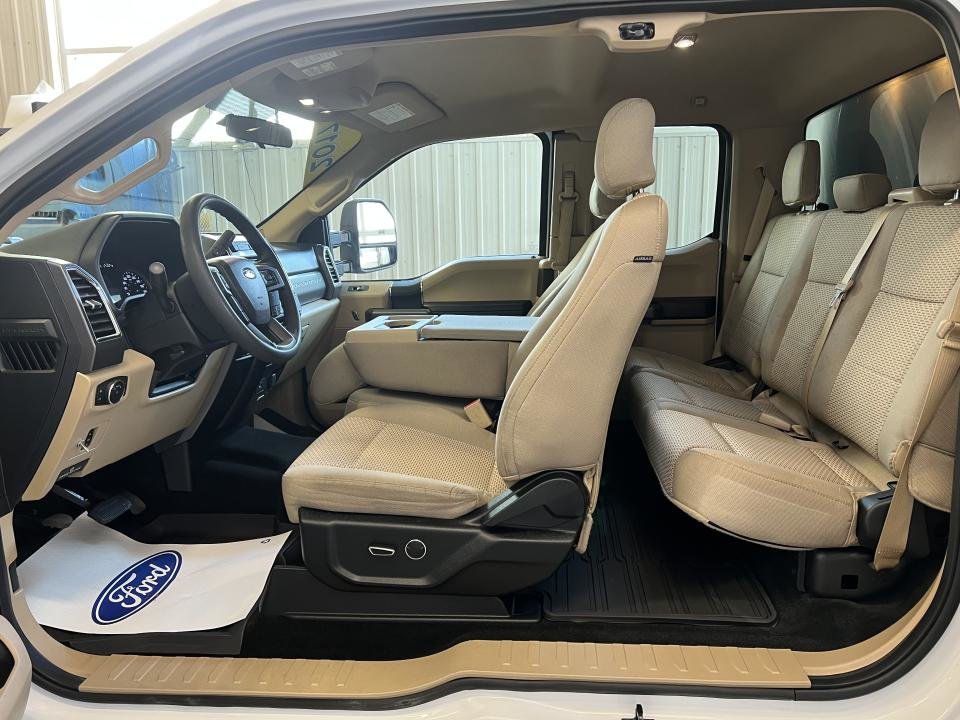 2017 Ford F-250 XLT cabine double 4RM 164 PO in Boucherville, Quebec - 20 - w1024h768px