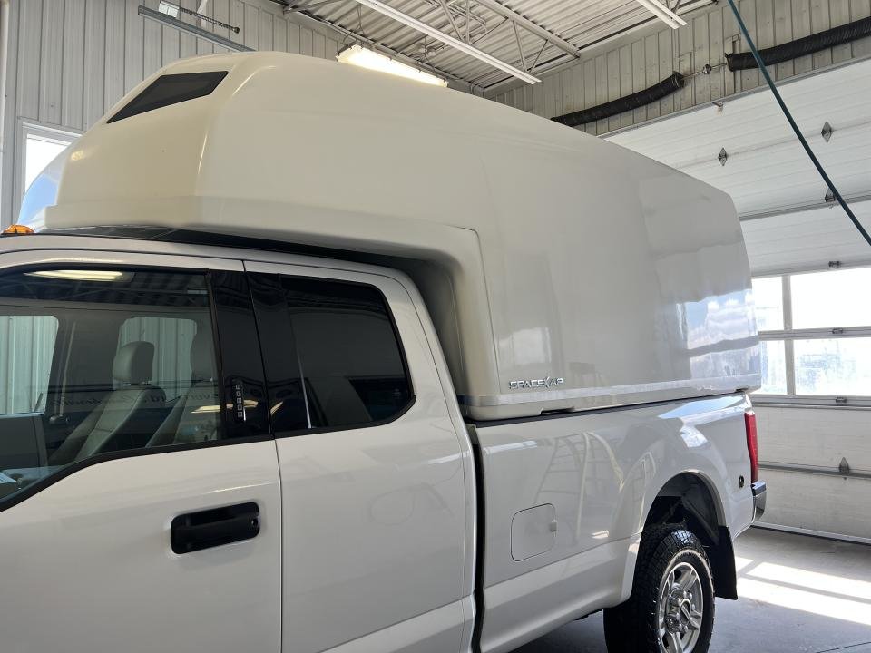 2017 Ford F-250 XLT cabine double 4RM 164 PO in Boucherville, Quebec - 7 - w1024h768px