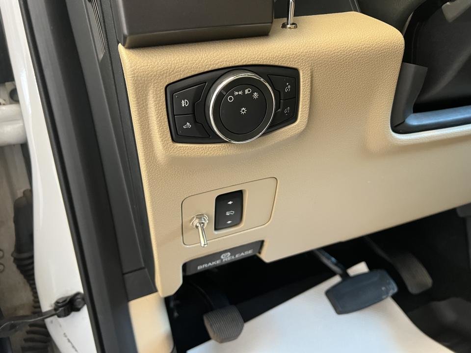 2017 Ford F-250 XLT cabine double 4RM 164 PO in Boucherville, Quebec - 22 - w1024h768px