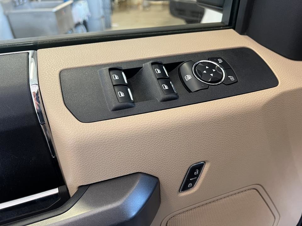 2017 Ford F-250 XLT cabine double 4RM 164 PO in Boucherville, Quebec - 21 - w1024h768px
