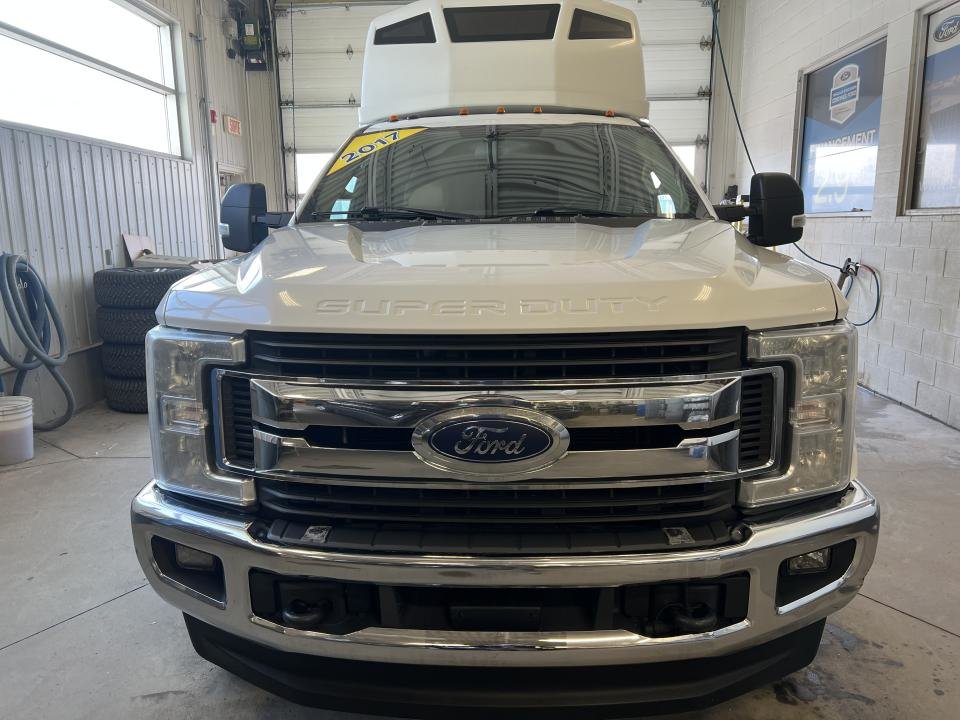 2017 Ford F-250 XLT cabine double 4RM 164 PO in Boucherville, Quebec - 4 - w1024h768px