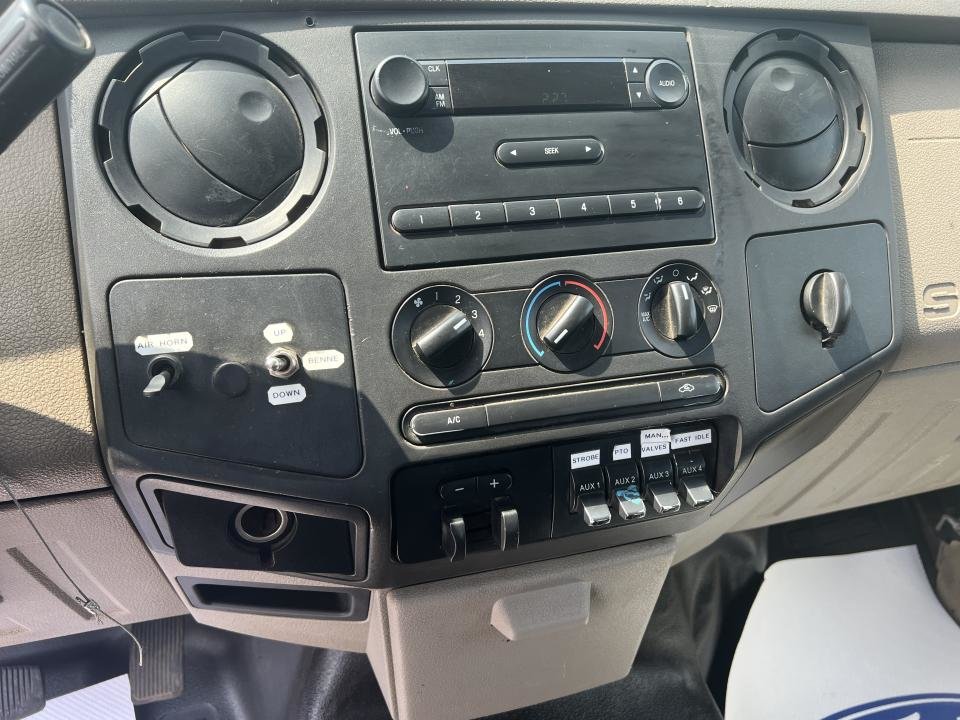 2009 Ford F-350 Cab Crew 2RM empat 176po cab à essieu 60po XL in Boucherville, Quebec - 17 - w1024h768px