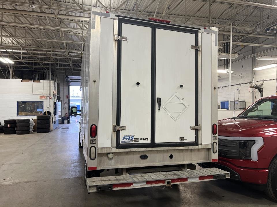 2012 Ford F-350 4 RM, Cabine multiplaces 156 po, XL in Boucherville, Quebec - 8 - w1024h768px