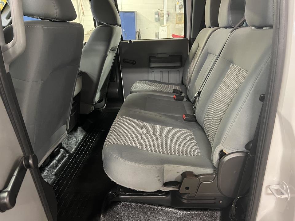 2012 Ford F-350 4 RM, Cabine multiplaces 156 po, XL in Boucherville, Quebec - 15 - w1024h768px