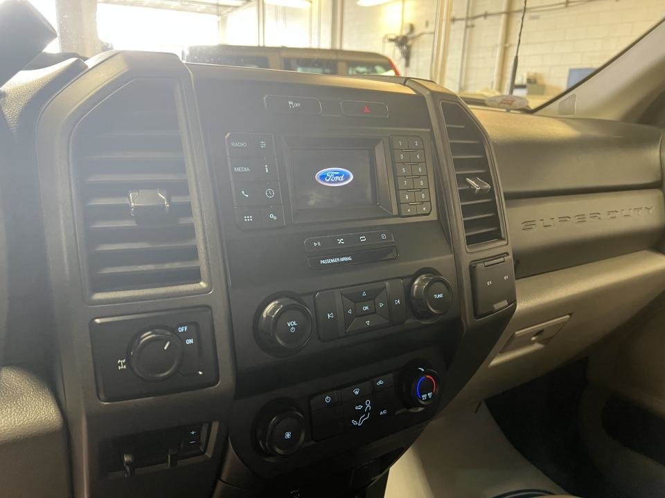 Ford F-350 XL cabine double 2RM 168 po DCE de 60 po 2021 à Boucherville, Québec - 17 - w1024h768px