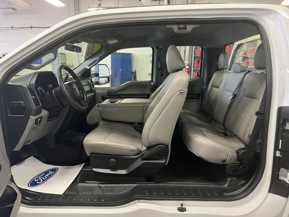 Ford F-350 XL cabine double 2RM 168 po DCE de 60 po 2021 à Boucherville, Québec - 14 - w1024h768px