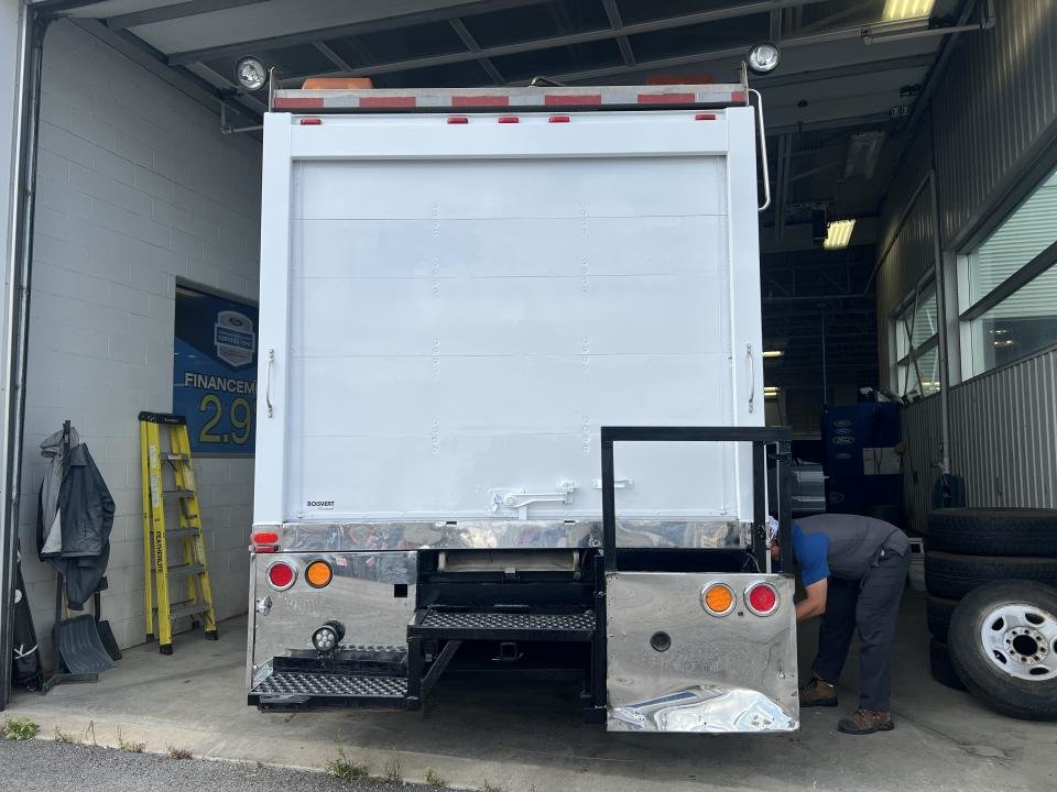 2004 Ford F-550 Cabine classique, empattement de 189 po - XL in Boucherville, Quebec - 6 - w1024h768px