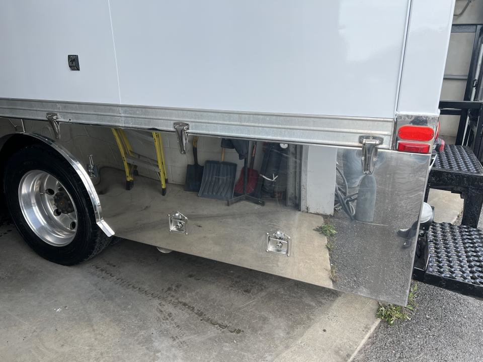 2004 Ford F-550 Cabine classique, empattement de 189 po - XL in Boucherville, Quebec - 9 - w1024h768px
