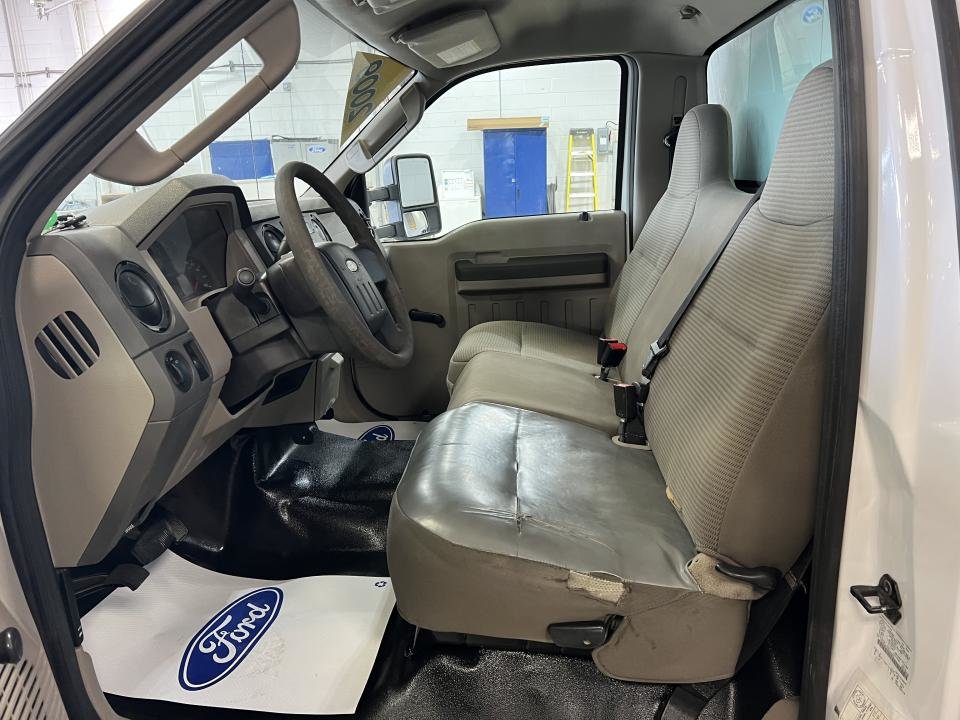2009 Ford F-550 Cab ord 2RM empat 201po cab à essieu 120po XL in Boucherville, Quebec - 17 - w1024h768px