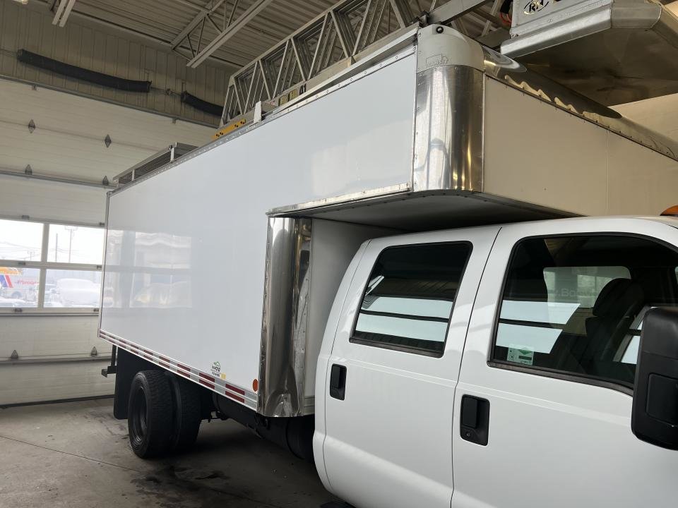 2012 Ford F-550 Cab Crew 2RM empat 176po cab à essieu 60po XL in Boucherville, Quebec - 7 - w1024h768px