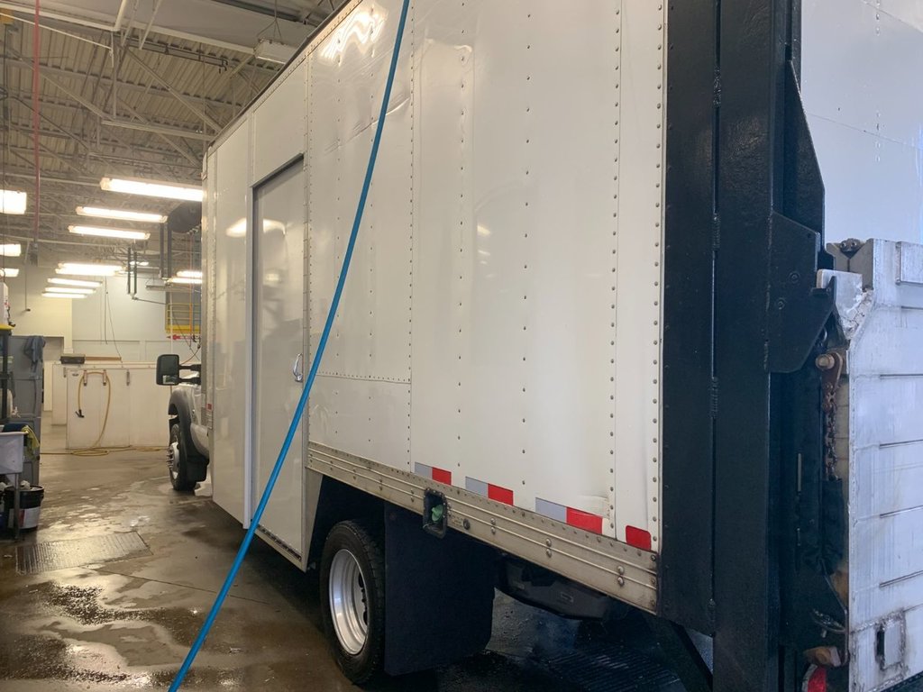 2014 Ford F-550 Xl Cube 16 Pieds in Boucherville, Quebec - 8 - w1024h768px