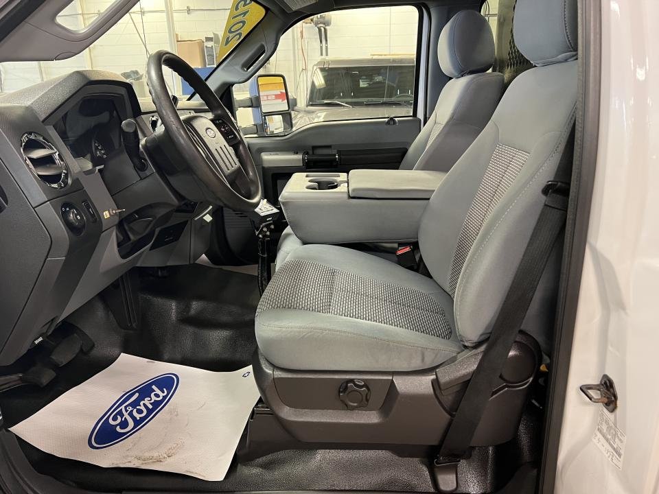 2015 Ford F-550 Cab ord 2RM empat 165po cab à essieu 84p in Boucherville, Quebec - 12 - w1024h768px