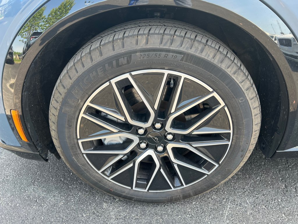 2024 Ford Mustang Mach-E Premium in Boucherville, Quebec - 4 - w1024h768px