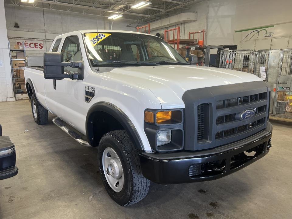 2009 Ford Super Duty F-250 SRW 4 RM, Super cabine 158 po, XL in Boucherville, Quebec - 5 - w1024h768px