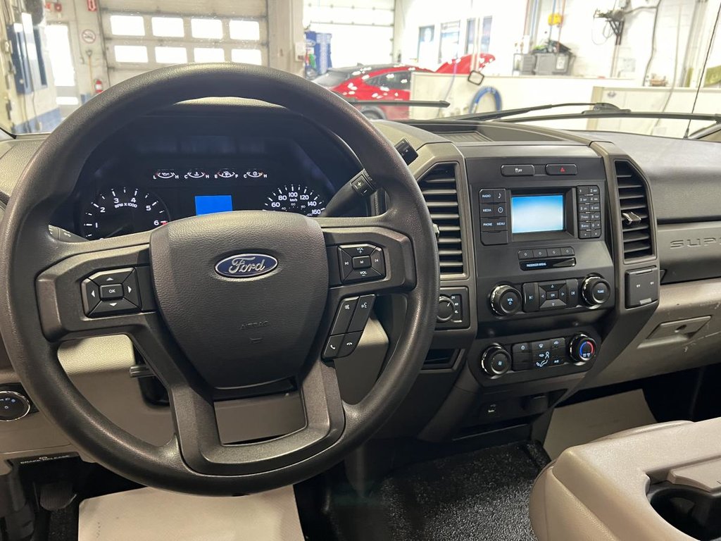 2019 Ford Super Duty F-350 DRW XL cabine simple 4RM 169 po DCE de 84 po in Boucherville, Quebec - 13 - w1024h768px