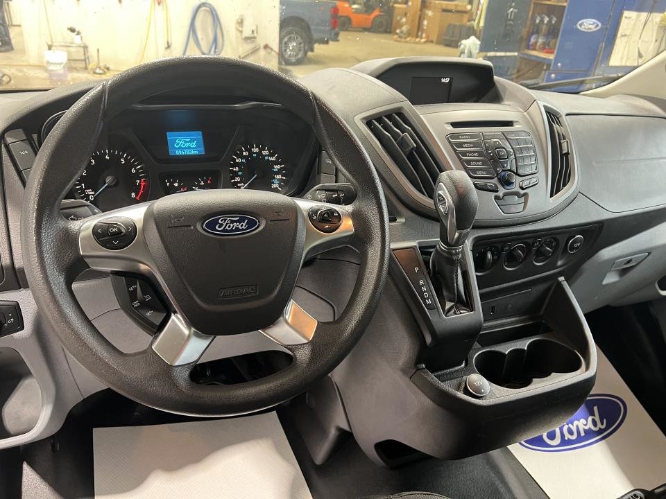 2018 Ford Transit Cargo Van T-250 138 po PNBV de 9 000 lb RARS in Boucherville, Quebec - 12 - w1024h768px