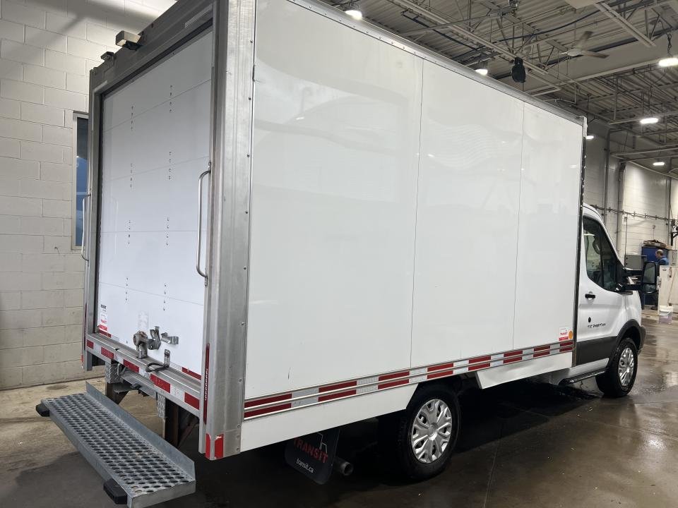 2018 Ford Transit Cargo Van T-250 138 po PNBV de 9 000 lb RARS in Boucherville, Quebec - 7 - w1024h768px