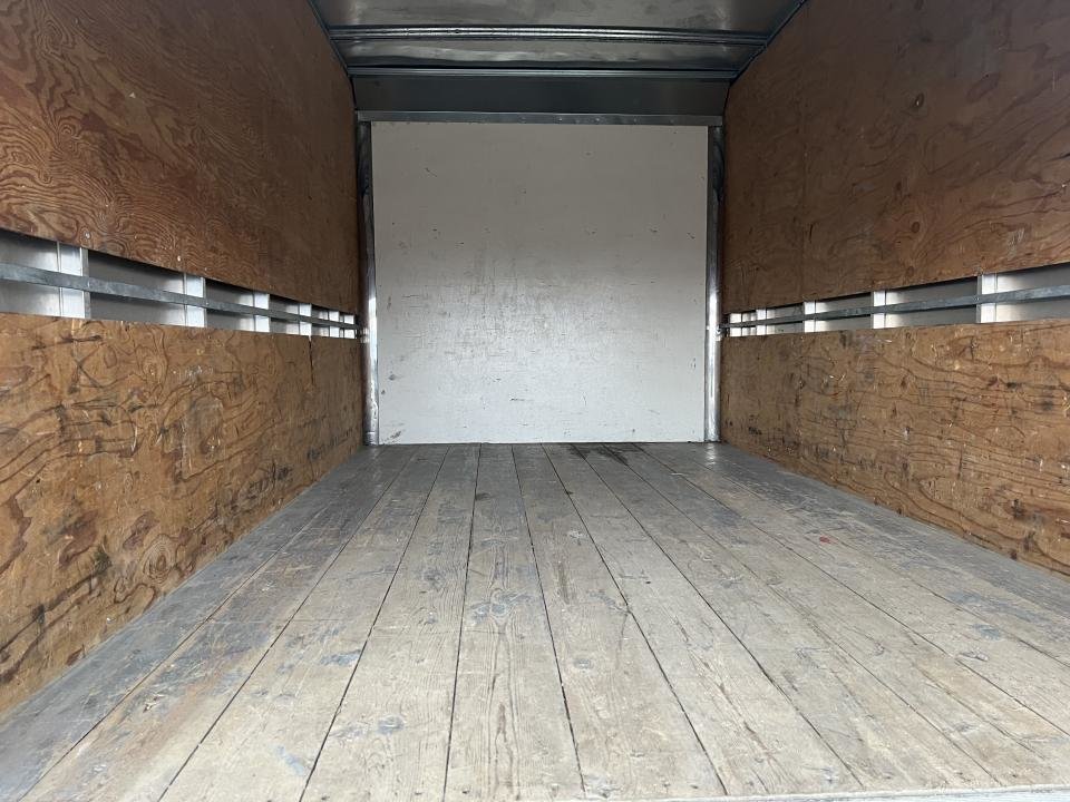 2018 Ford Transit Cargo Van T-250 138 po PNBV de 9 000 lb RARS in Boucherville, Quebec - 8 - w1024h768px