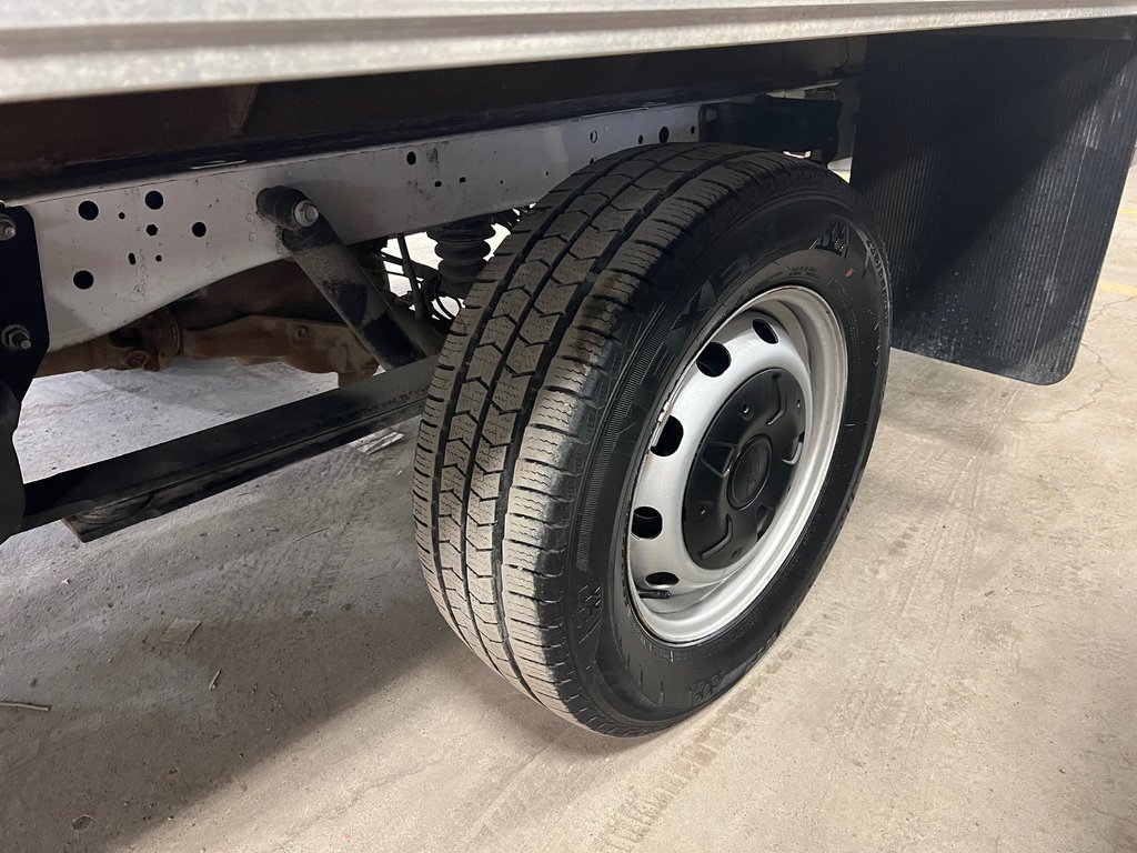 Ford Transit Cutaway 12 pieds Deck et rampe 2023 à Boucherville, Québec - 5 - w1024h768px