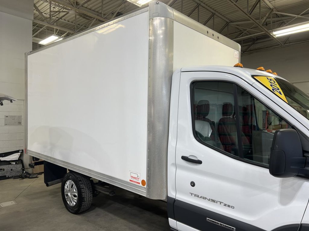 2015 Ford TRANSIT T-250 138 po PNBV de 9 000 lb RARS in Boucherville, Quebec - 14 - w1024h768px