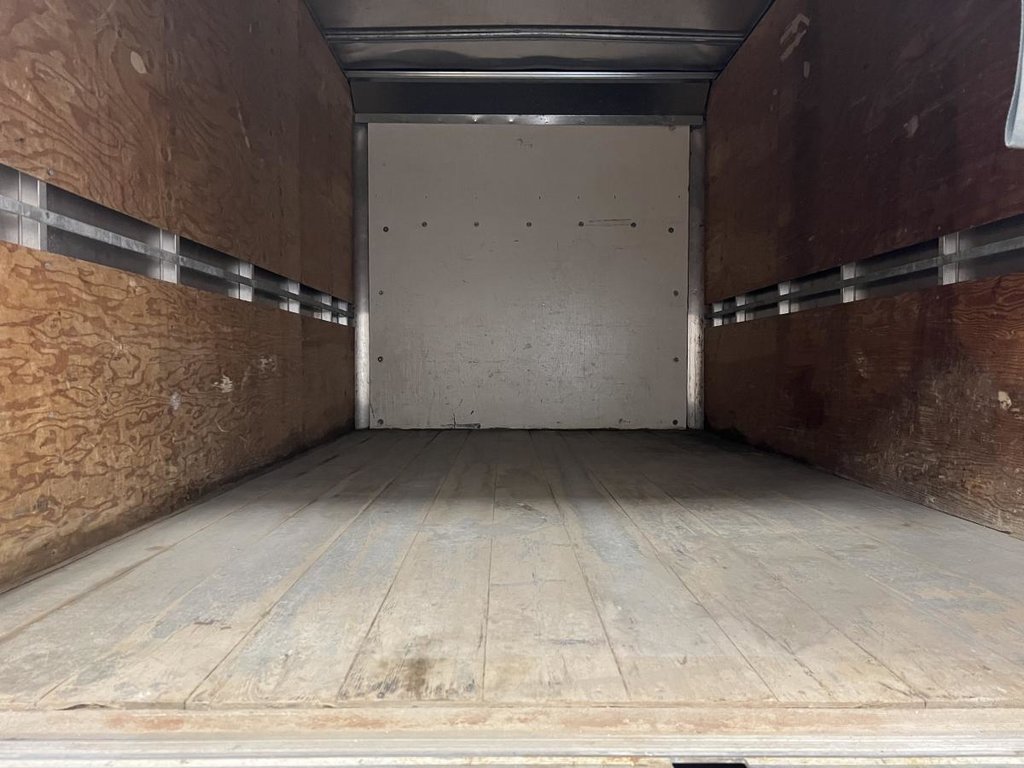 2015 Ford TRANSIT T-250 138 po PNBV de 9 000 lb RARS in Boucherville, Quebec - 8 - w1024h768px
