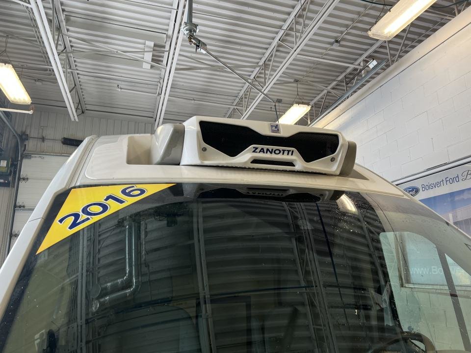 2016 Ford TRANSIT T-350 EL toit surélevé 148 po PNBV de 9 500 lb deu in Boucherville, Quebec - 5 - w1024h768px