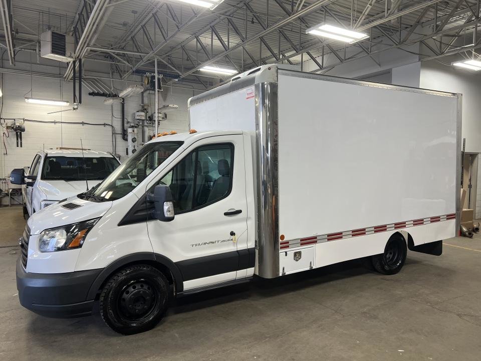 2016 Ford TRANSIT T-350 156 po PNBV de 9 950 lb RARJ in Boucherville, Quebec - 2 - w1024h768px