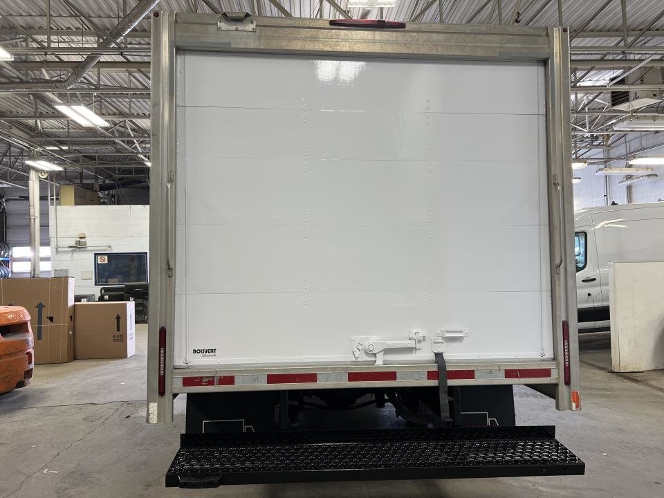 2017 Ford TRANSIT T-350 156 po PNBV de 9 9900 lb RARJ in Boucherville, Quebec - 7 - w1024h768px