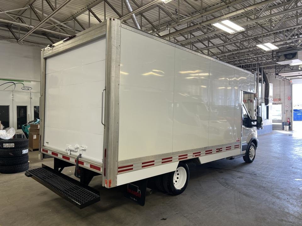 2017 Ford TRANSIT T-350 156 po PNBV de 9 9900 lb RARJ in Boucherville, Quebec - 14 - w1024h768px
