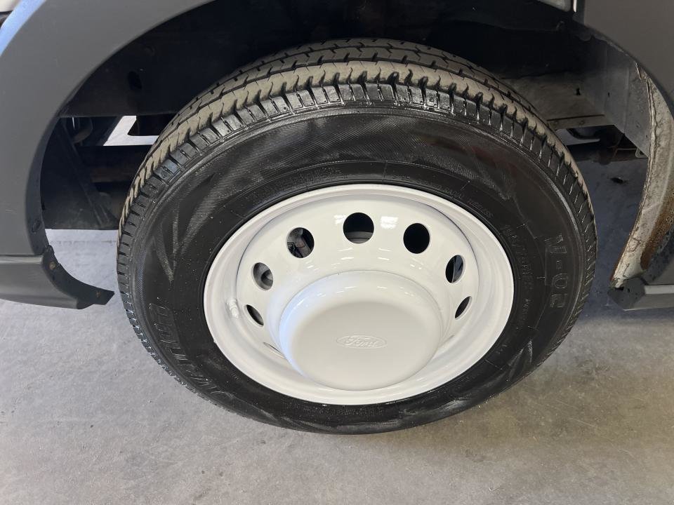 2017 Ford TRANSIT T-350 156 po PNBV de 9 9900 lb RARJ in Boucherville, Quebec - 8 - w1024h768px