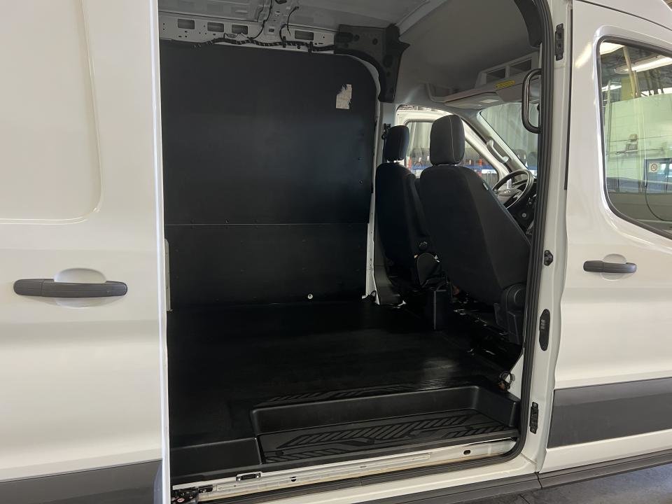 2020 Ford TRANSIT T-250 PA toit moyen 148 po PNBV de 9 070 lb in Boucherville, Quebec - 9 - w1024h768px
