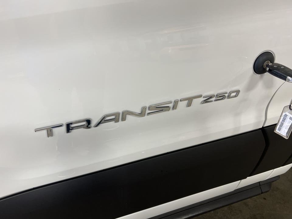 2020 Ford TRANSIT T-250 PA 138 po PNBV de 9 000 lb RARS in Boucherville, Quebec - 6 - w1024h768px