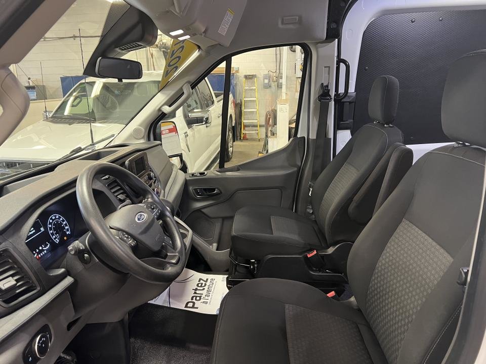 2021 Ford TRANSIT T-250 PA toit moyen 148 po PNBV de 9 070 lb in Boucherville, Quebec - 9 - w1024h768px