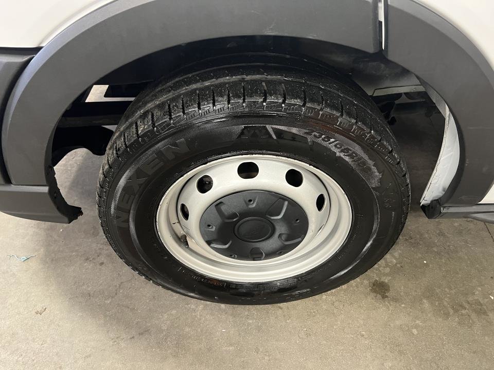 2021 Ford TRANSIT T-250 PA toit moyen 148 po PNBV de 9 070 lb in Boucherville, Quebec - 4 - w1024h768px