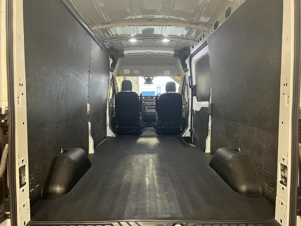 2021 Ford TRANSIT T-250 PA toit moyen 148 po PNBV de 9 070 lb in Boucherville, Quebec - 8 - w1024h768px