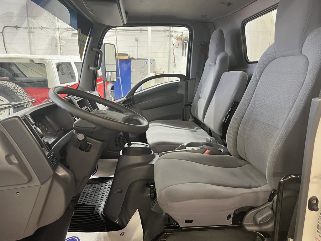 2021 Isuzu NPR-HD NPR HD CUBE 14 PIEDS in Boucherville, Quebec - 13 - w1024h768px